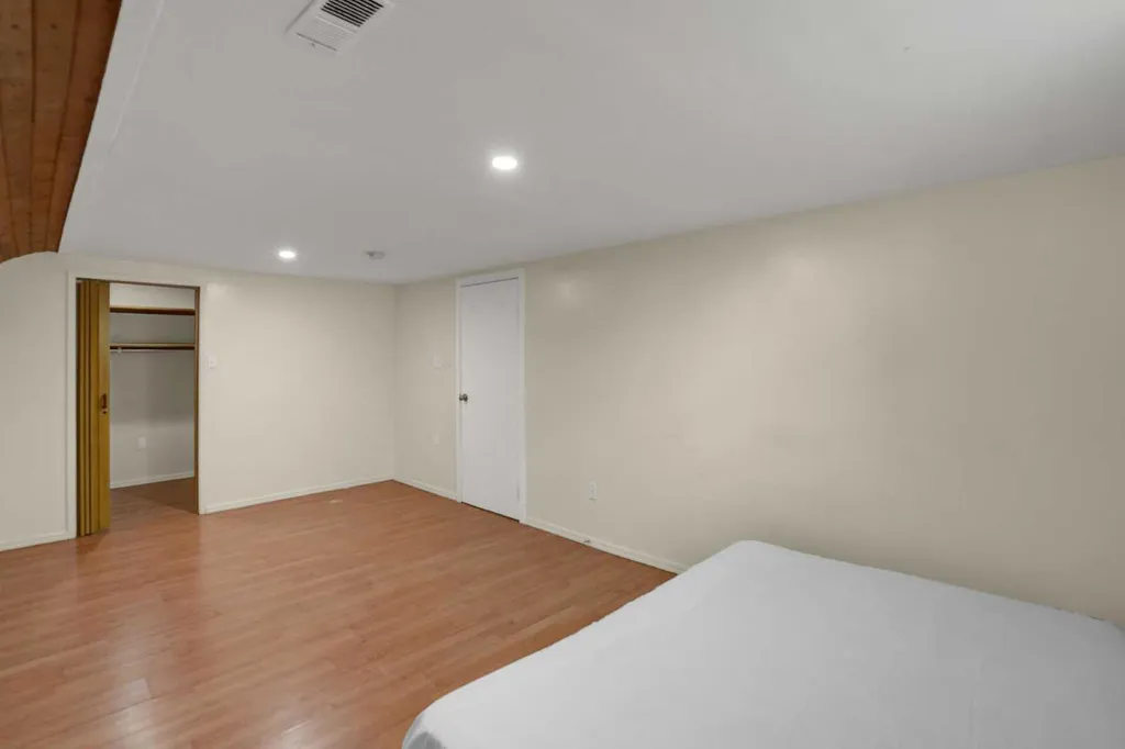 10315 8 Street SW Calgary AB T2W 0H2