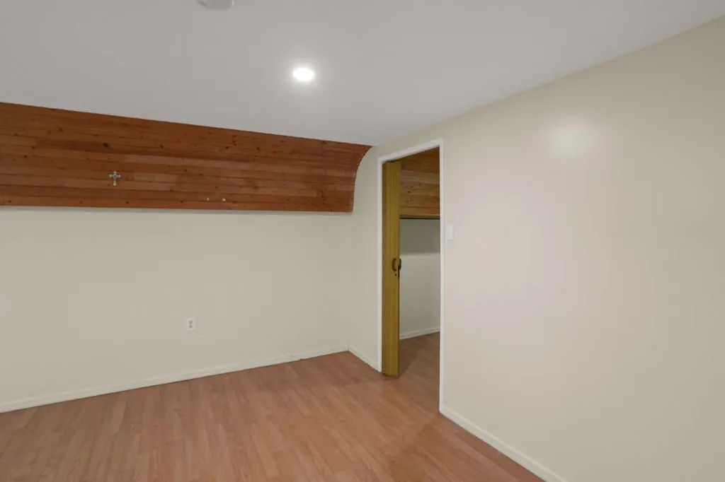10315 8 Street SW Calgary AB T2W 0H2