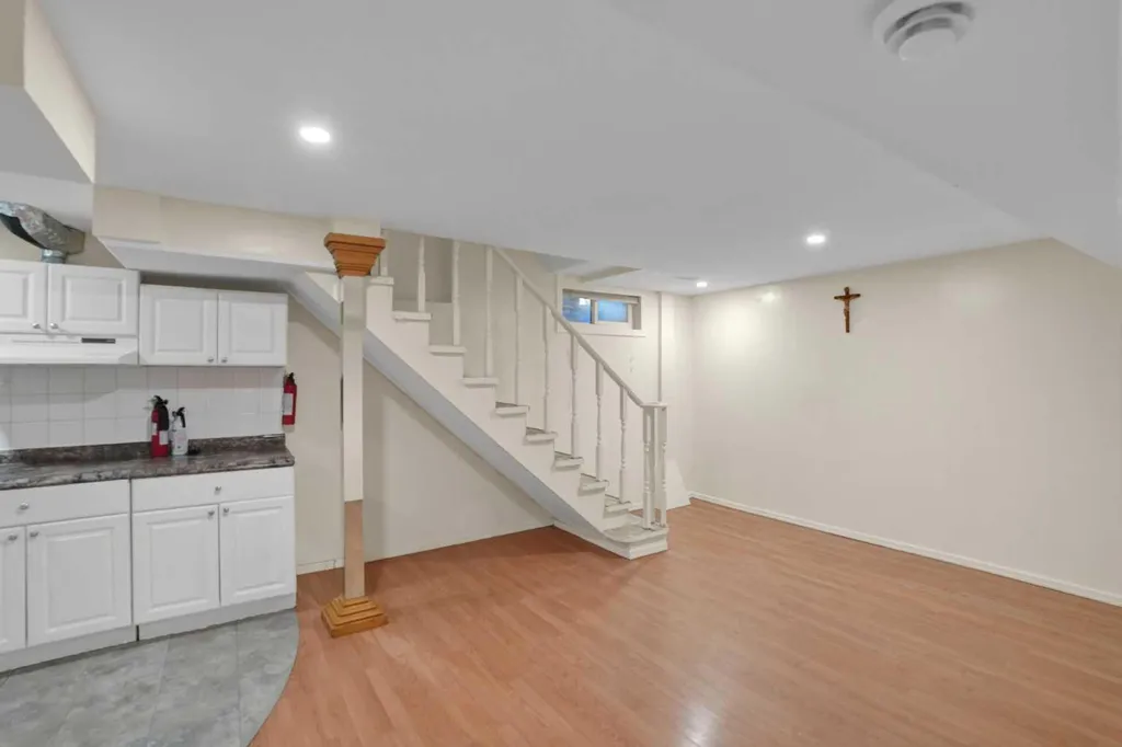 10315 8 Street SW Calgary AB T2W 0H2