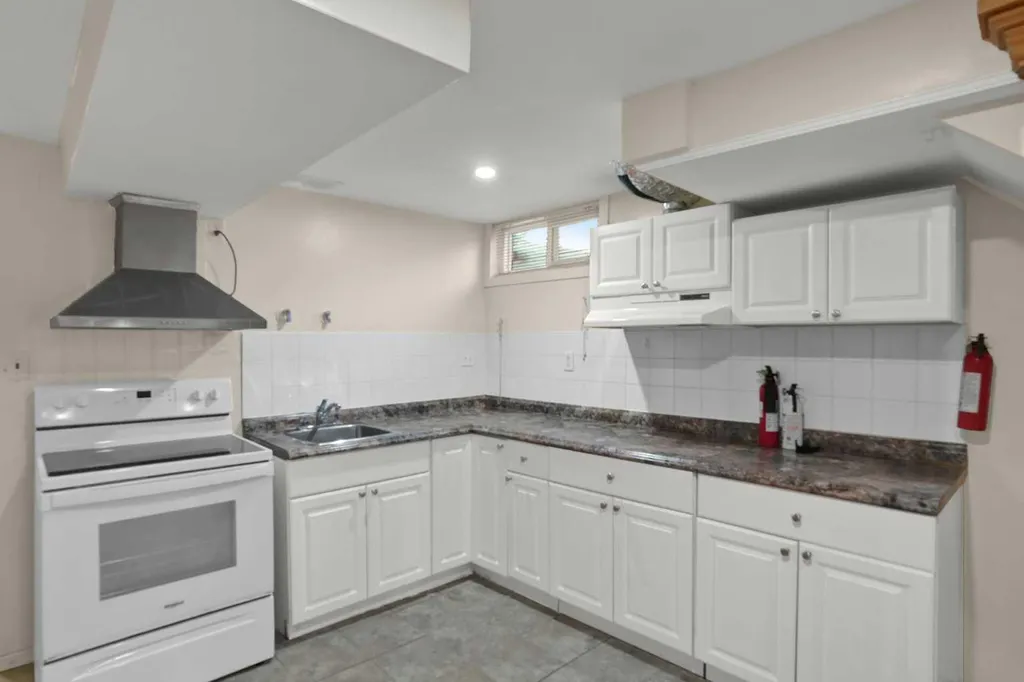10315 8 Street SW Calgary AB T2W 0H2