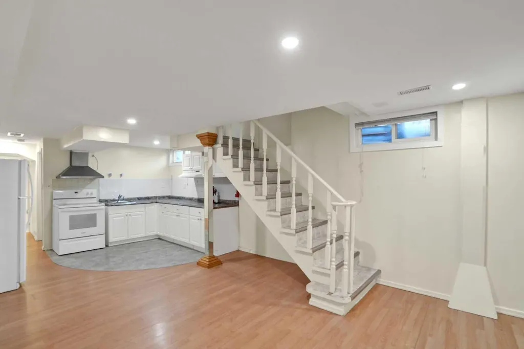 10315 8 Street SW Calgary AB T2W 0H2