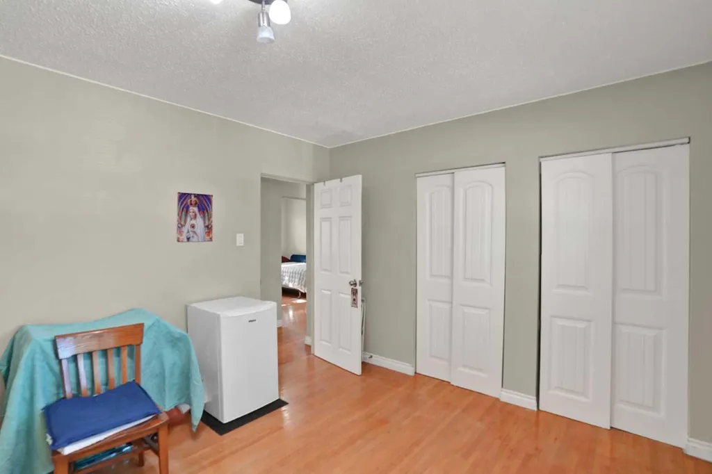 10315 8 Street SW Calgary AB T2W 0H2