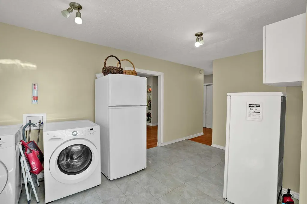 10315 8 Street SW Calgary AB T2W 0H2