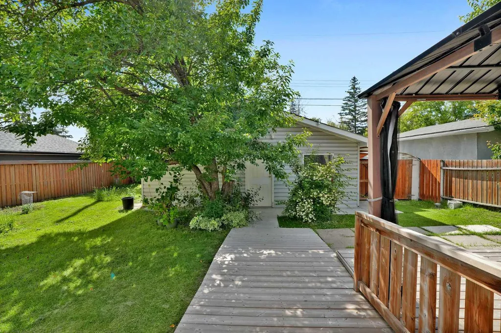 10315 8 Street SW Calgary AB T2W 0H2