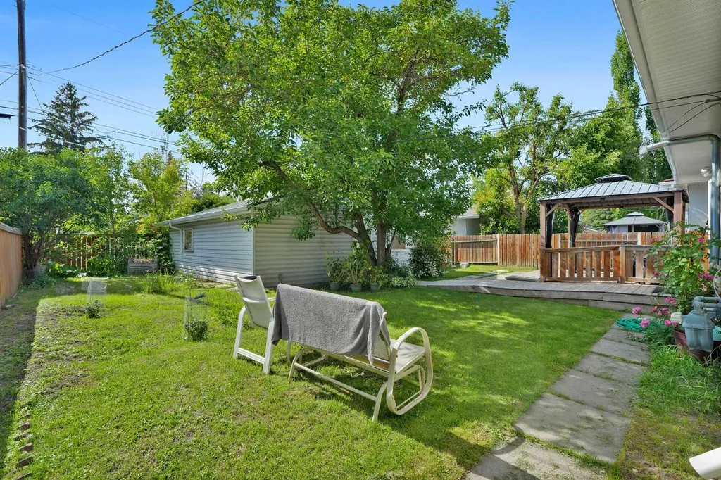 10315 8 Street SW Calgary AB T2W 0H2