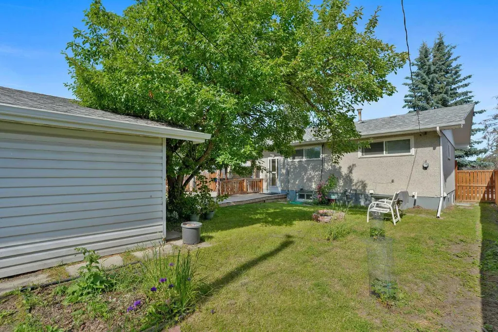 10315 8 Street SW Calgary AB T2W 0H2