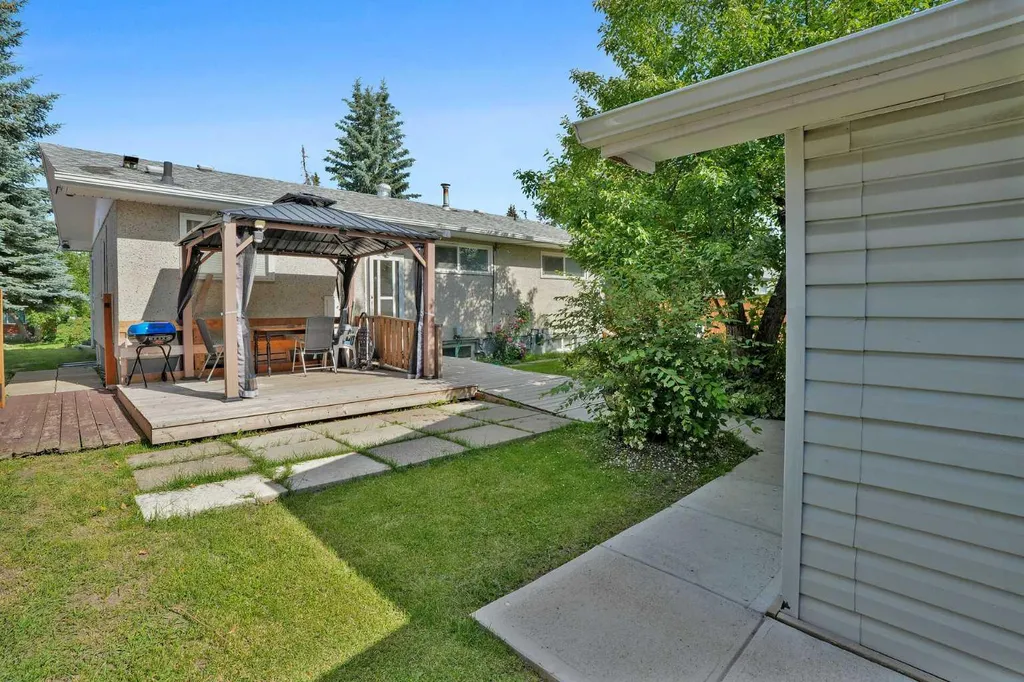 10315 8 Street SW Calgary AB T2W 0H2