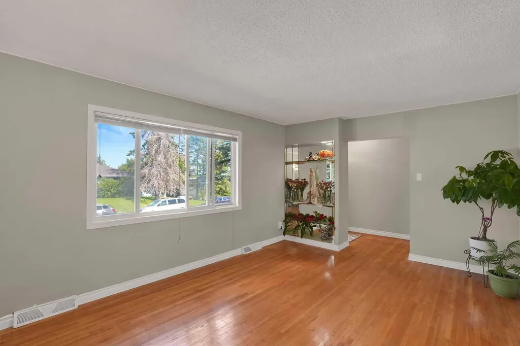 10315 8 Street SW Calgary AB T2W 0H2