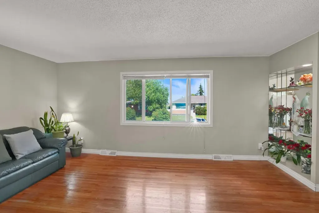 10315 8 Street SW Calgary AB T2W 0H2
