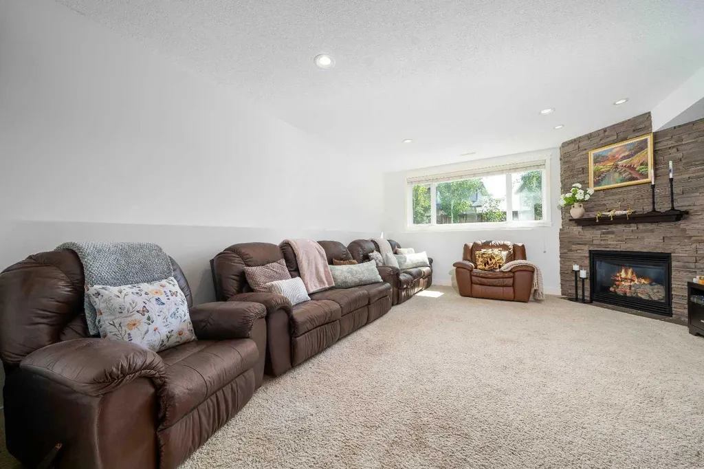 76 Somerset Place SE Medicine Hat AB T1B0H1