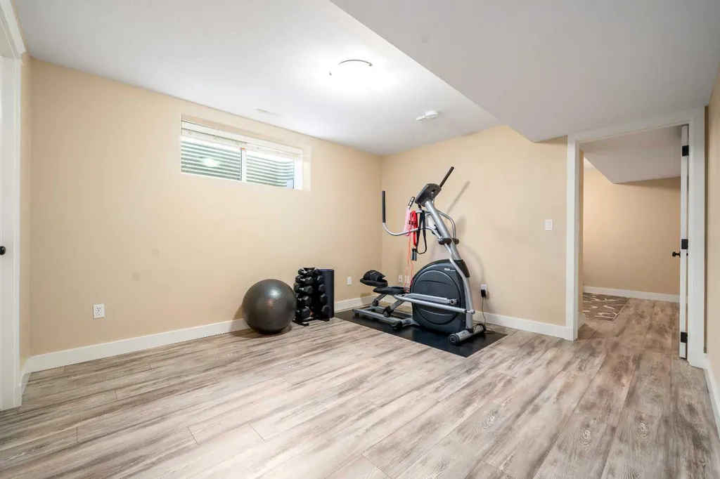 76 Somerset Place SE Medicine Hat AB T1B0H1