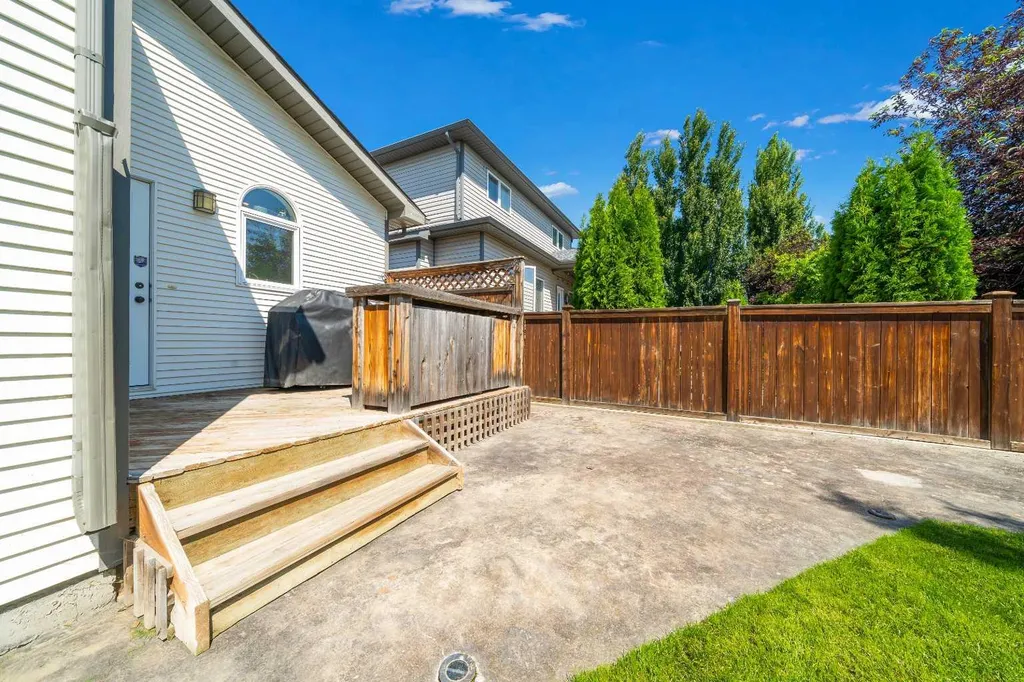 76 Somerset Place SE Medicine Hat AB T1B0H1