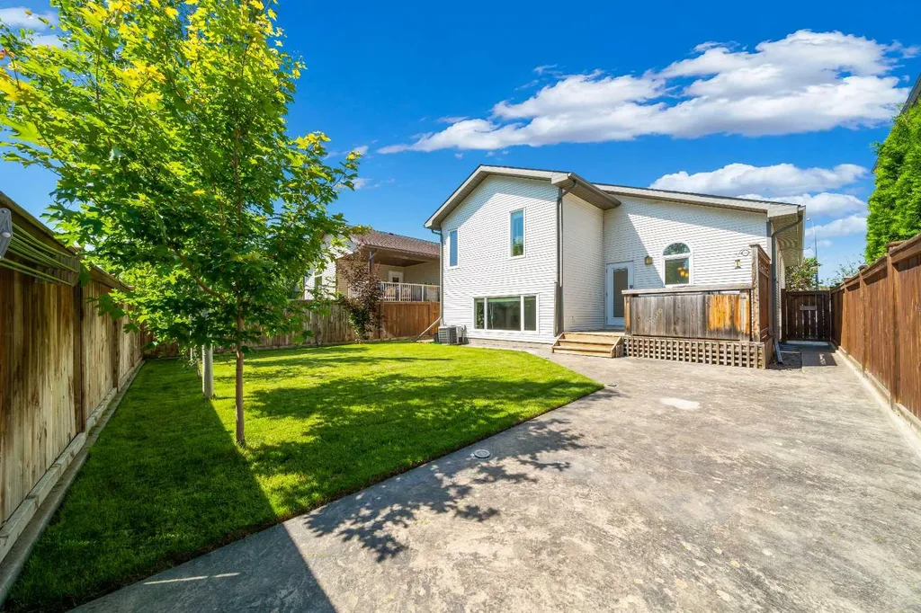 76 Somerset Place SE Medicine Hat AB T1B0H1