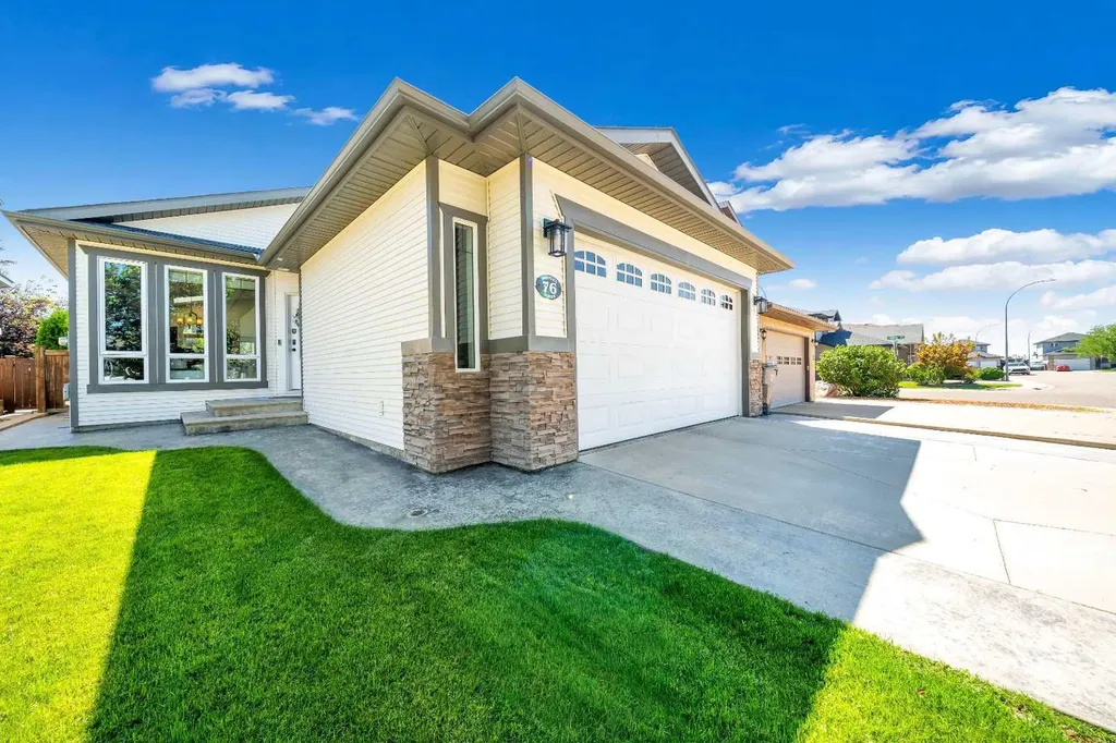 76 Somerset Place SE Medicine Hat AB T1B0H1
