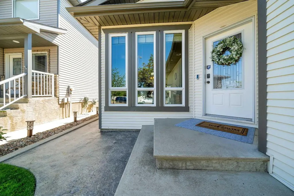 76 Somerset Place SE Medicine Hat AB T1B0H1