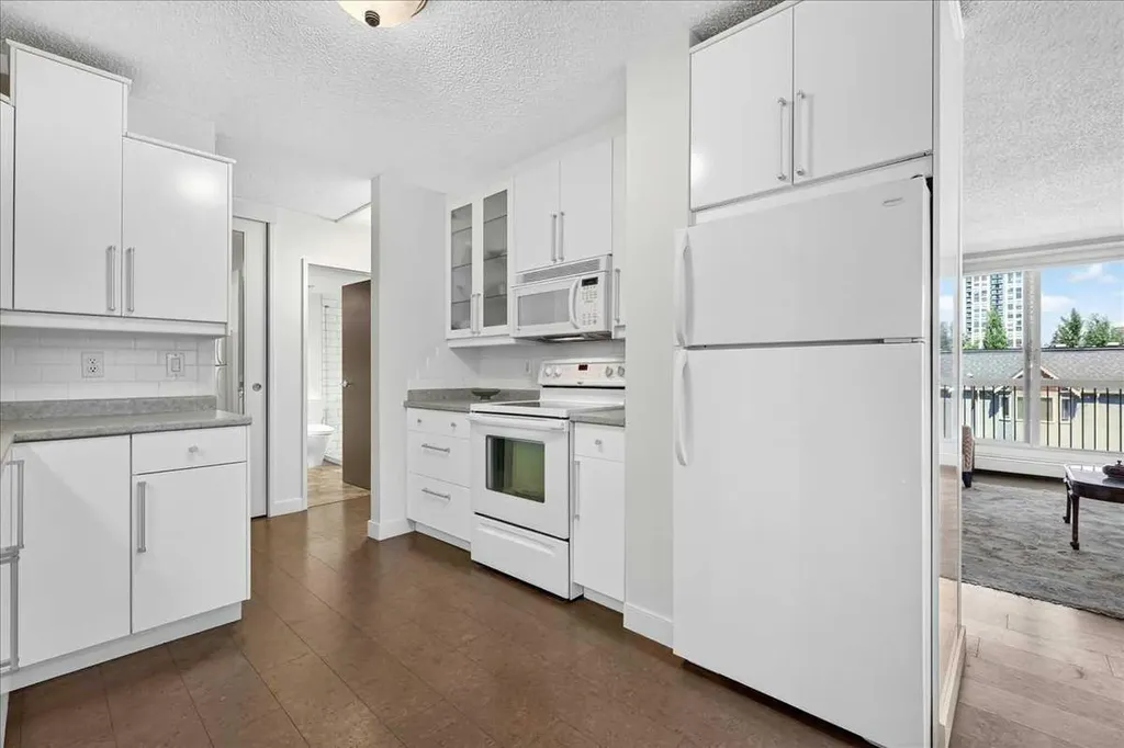 1107 15 Avenue SW Calgary AB T2R 0S8
