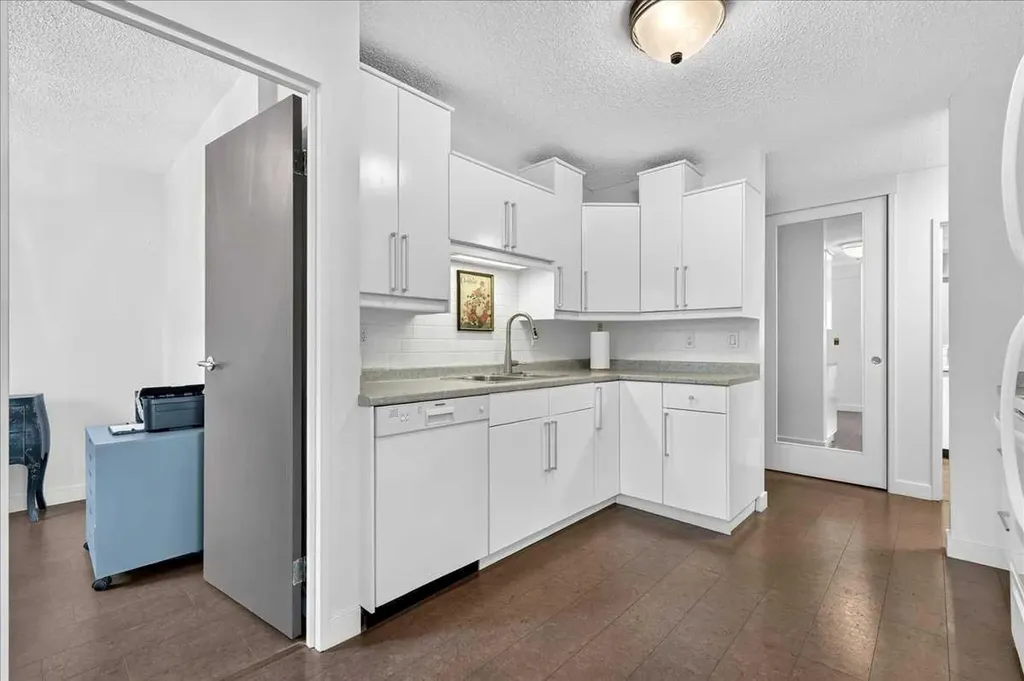 1107 15 Avenue SW Calgary AB T2R 0S8