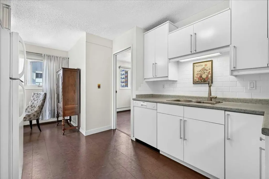 1107 15 Avenue SW Calgary AB T2R 0S8