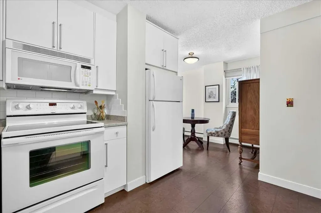 1107 15 Avenue SW Calgary AB T2R 0S8