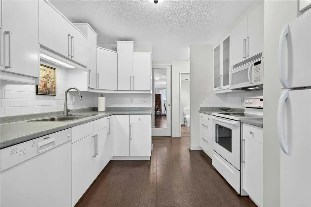 1107 15 Avenue SW Calgary AB T2R 0S8