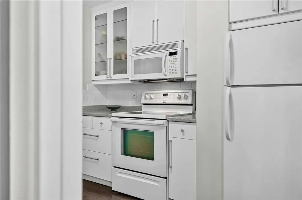1107 15 Avenue SW Calgary AB T2R 0S8