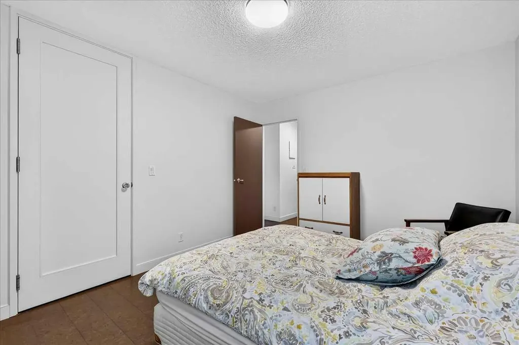 1107 15 Avenue SW Calgary AB T2R 0S8