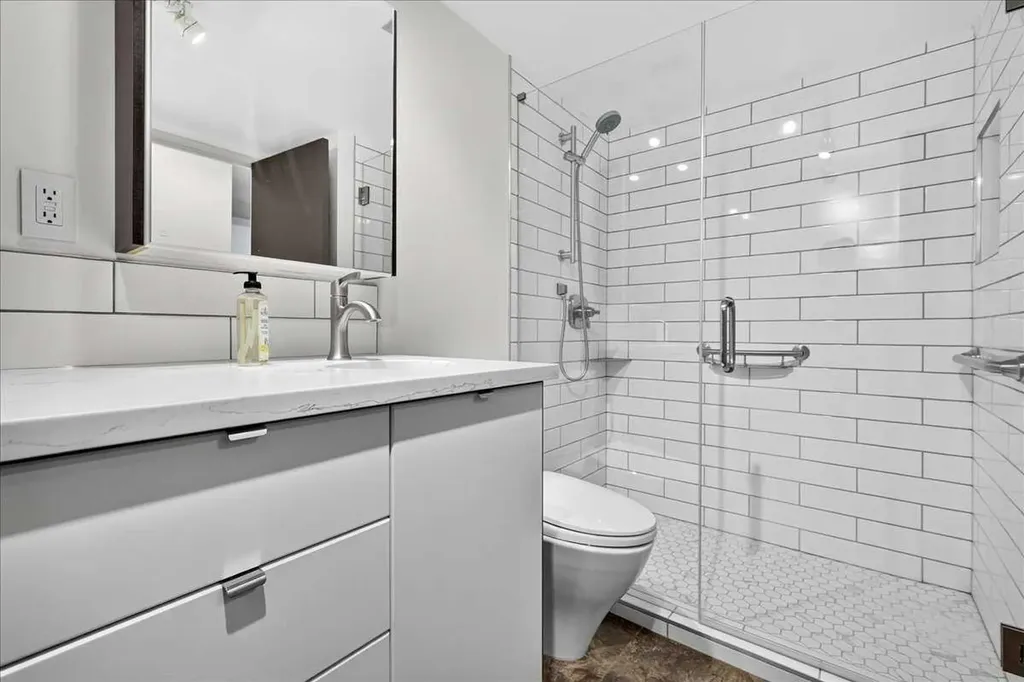 1107 15 Avenue SW Calgary AB T2R 0S8