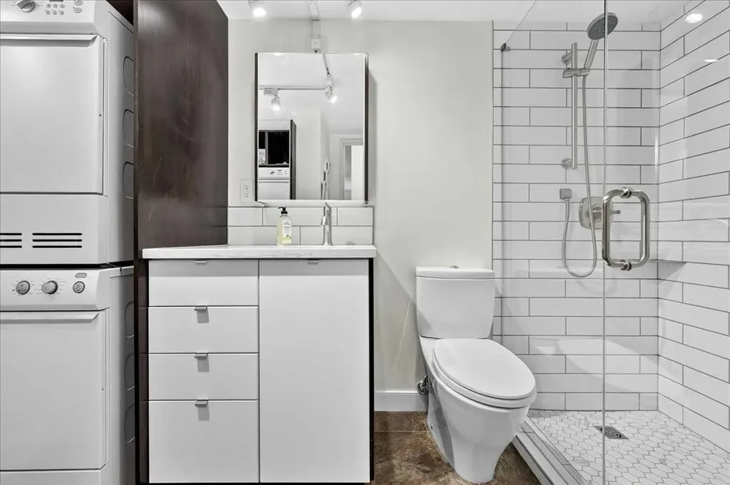1107 15 Avenue SW Calgary AB T2R 0S8