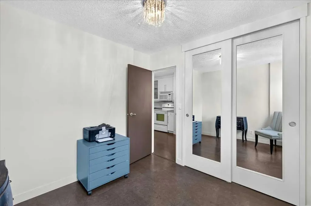 1107 15 Avenue SW Calgary AB T2R 0S8