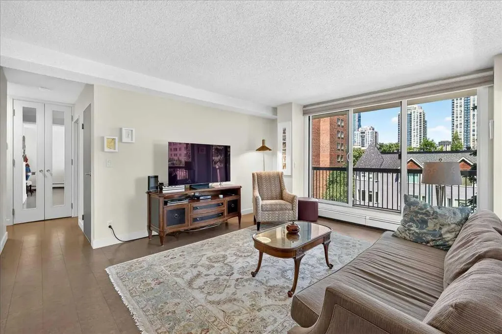 1107 15 Avenue SW Calgary AB T2R 0S8