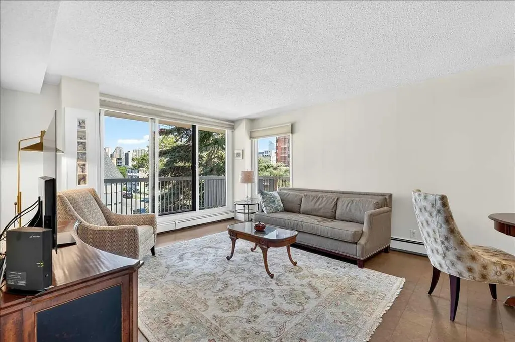 1107 15 Avenue SW Calgary AB T2R 0S8