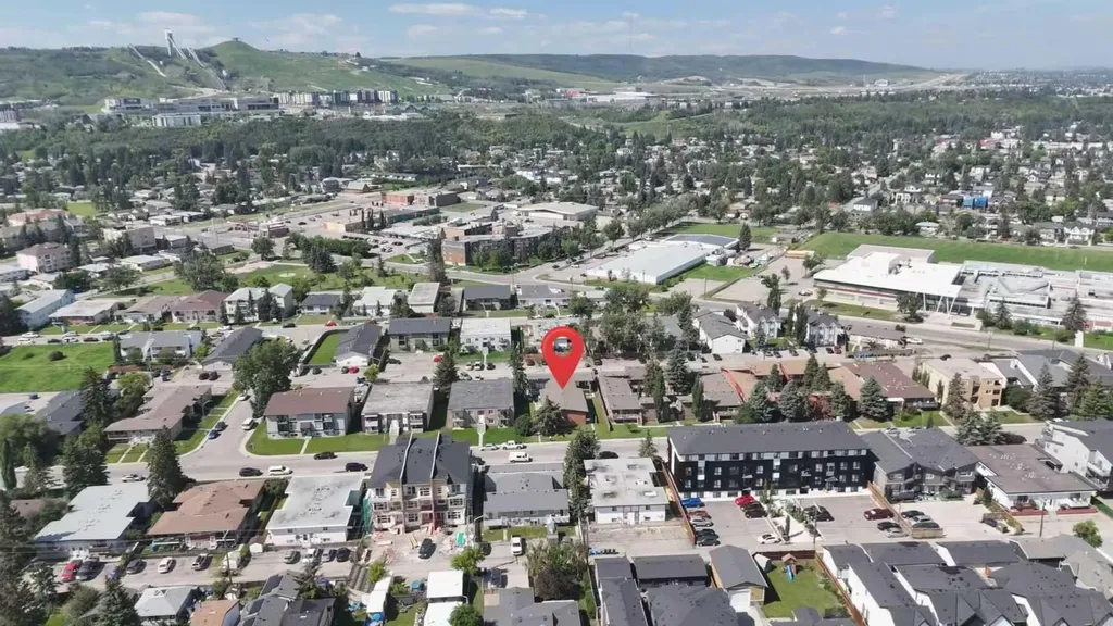 4523 73 Street NW Calgary AB T3B2M3