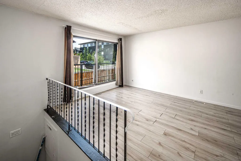 4523 73 Street NW Calgary AB T3B2M3