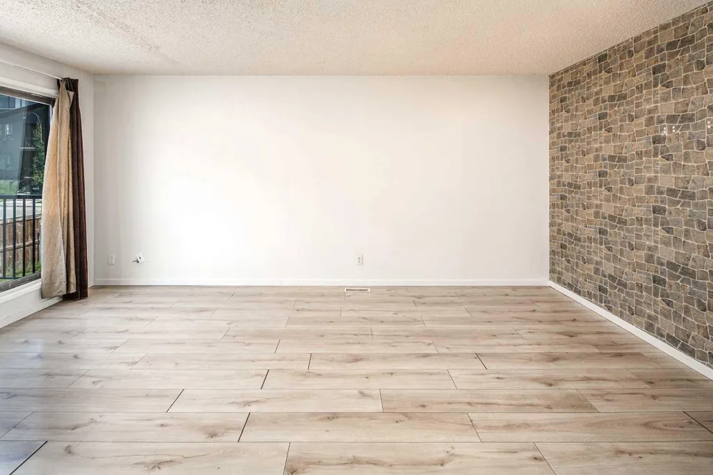 4523 73 Street NW Calgary AB T3B2M3
