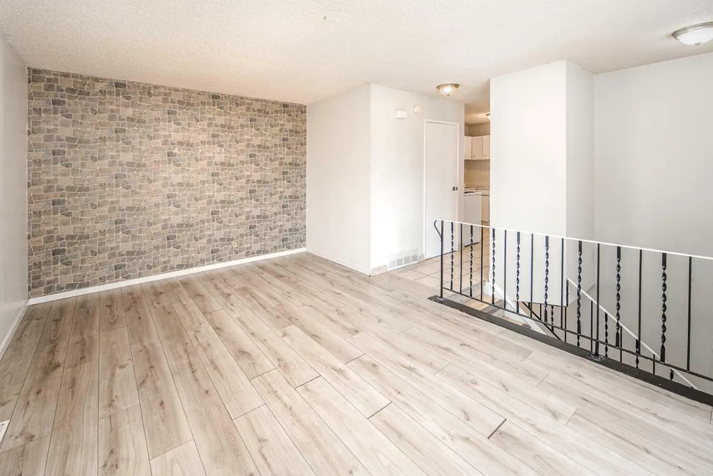 4523 73 Street NW Calgary AB T3B2M3