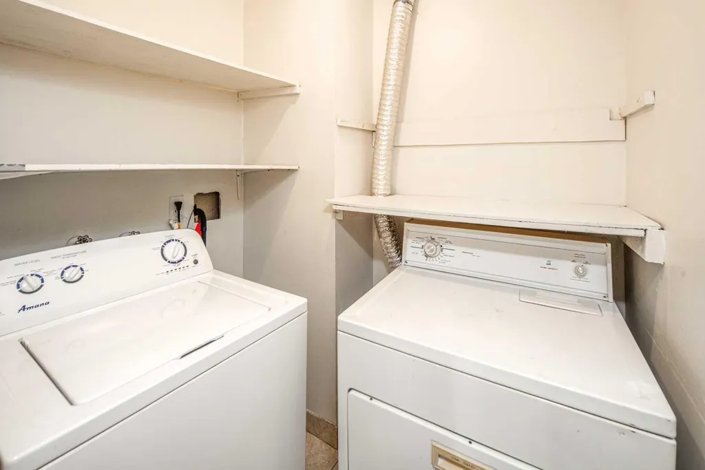 4523 73 Street NW Calgary AB T3B2M3