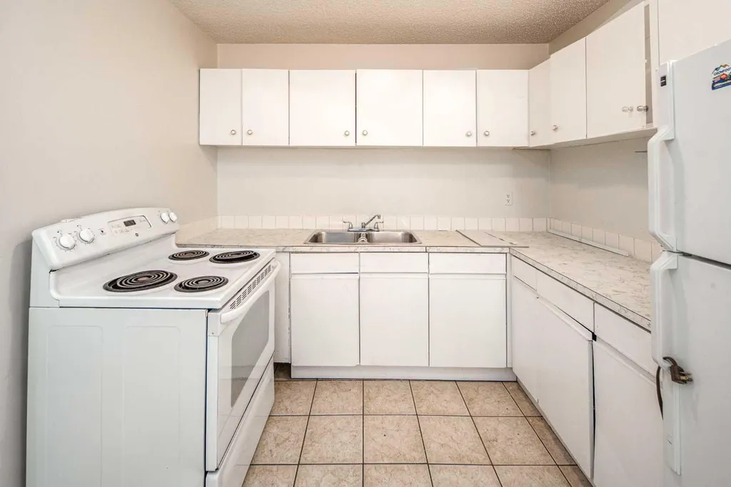4523 73 Street NW Calgary AB T3B2M3