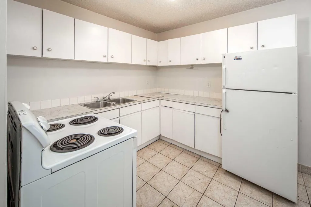 4523 73 Street NW Calgary AB T3B2M3
