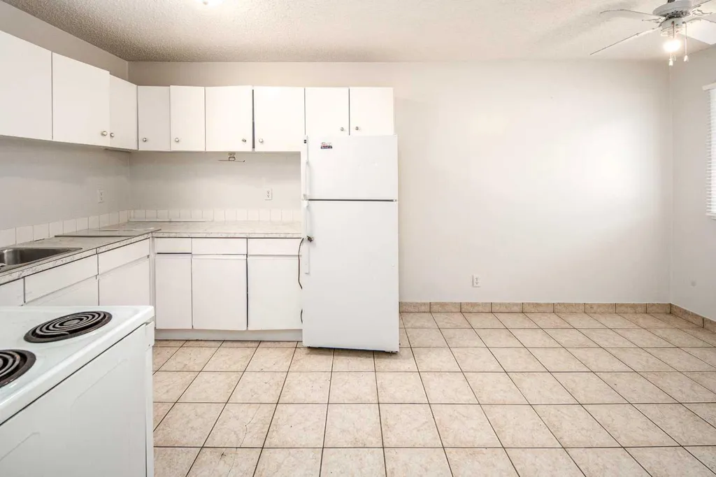 4523 73 Street NW Calgary AB T3B2M3