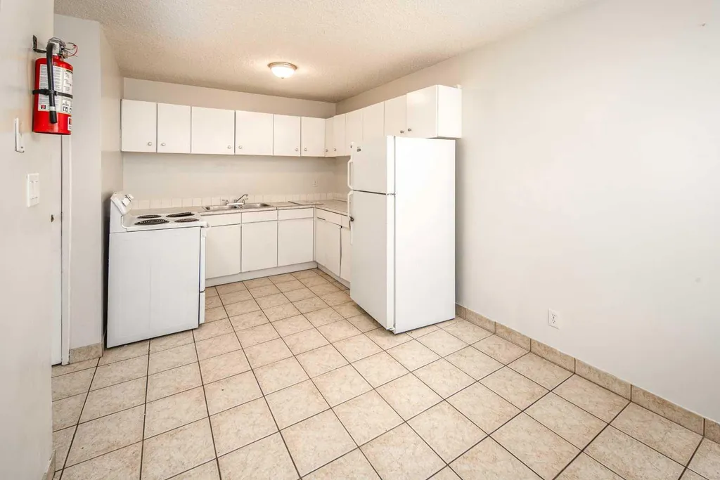4523 73 Street NW Calgary AB T3B2M3