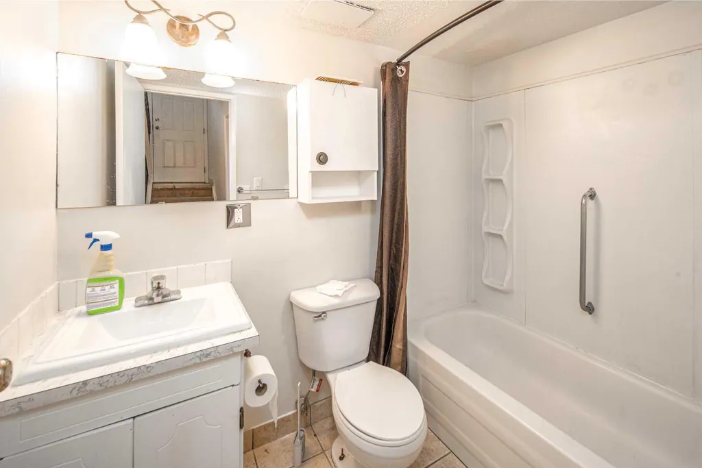 4523 73 Street NW Calgary AB T3B2M3