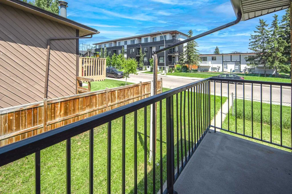 4523 73 Street NW Calgary AB T3B2M3