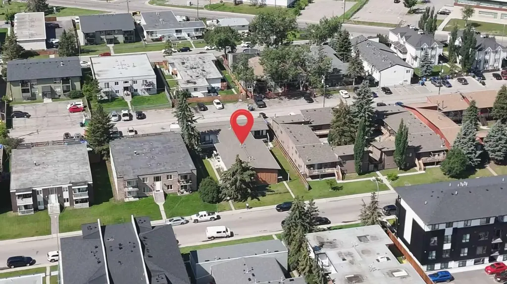 4523 73 Street NW Calgary AB T3B2M3