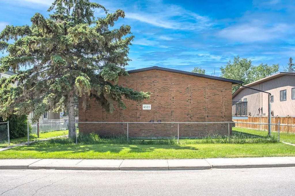 4523 73 Street NW Calgary AB T3B2M3