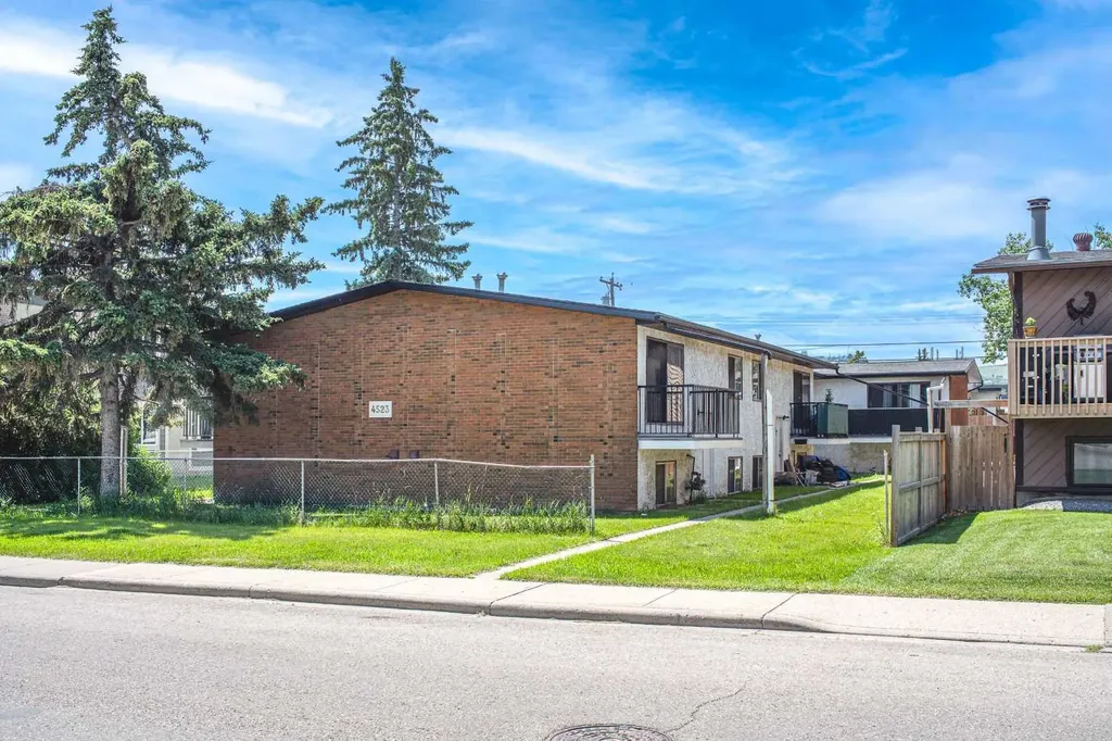 4523 73 Street NW Calgary AB T3B2M3