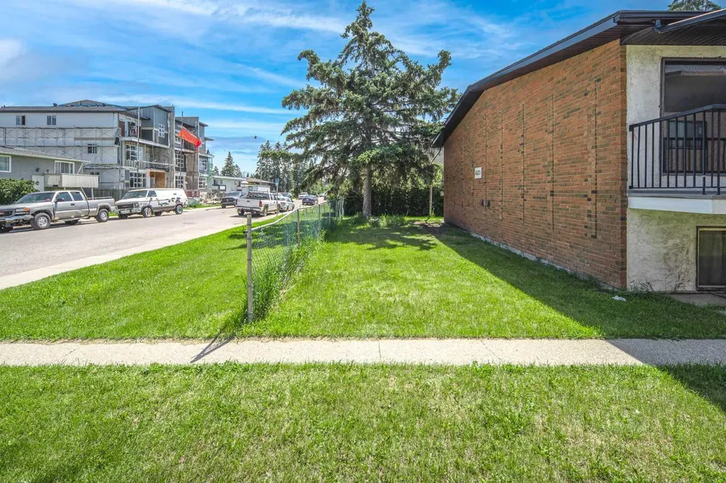 4523 73 Street NW Calgary AB T3B2M3