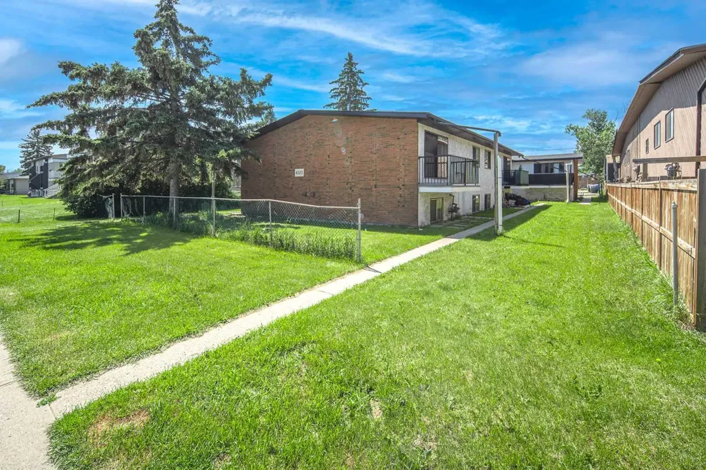 4523 73 Street NW Calgary AB T3B2M3