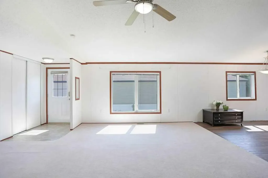 349 Railway Avenue Duchess AB T0J0Z0