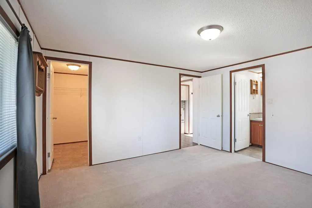 349 Railway Avenue Duchess AB T0J0Z0