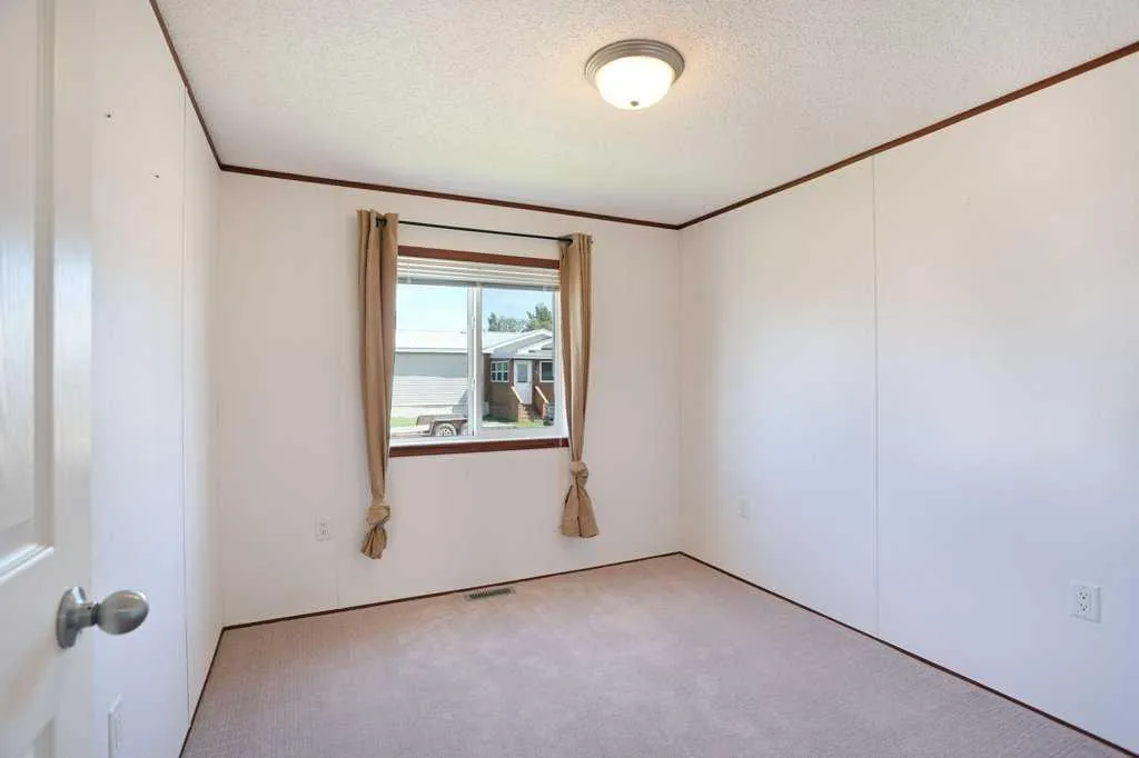 349 Railway Avenue Duchess AB T0J0Z0